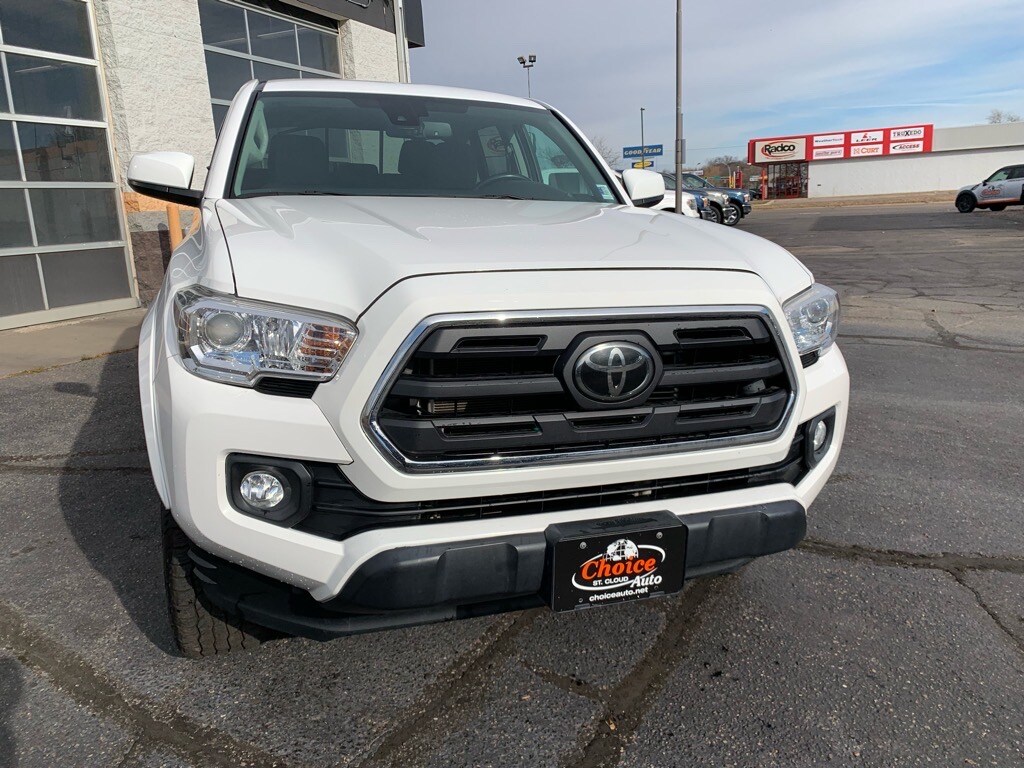 2019 Toyota Tacoma SR5 photo 2