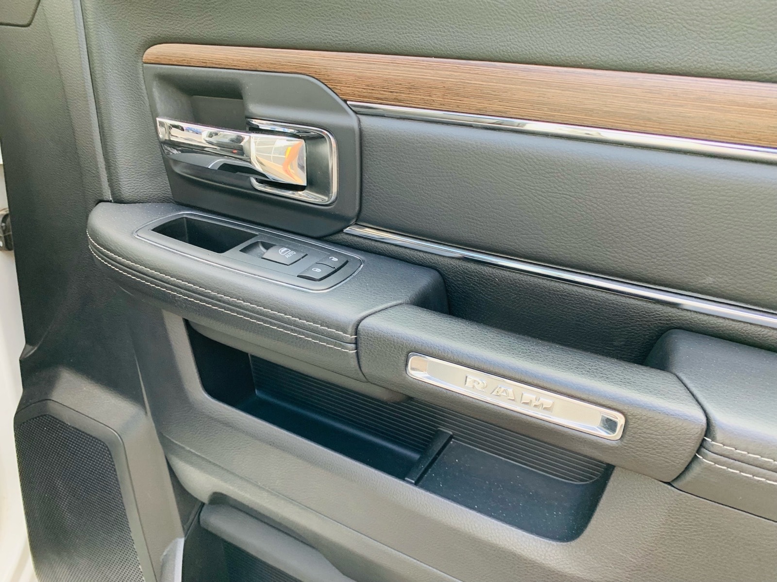 2016 RAM Ram 1500 Pickup Laramie - Photo 23
