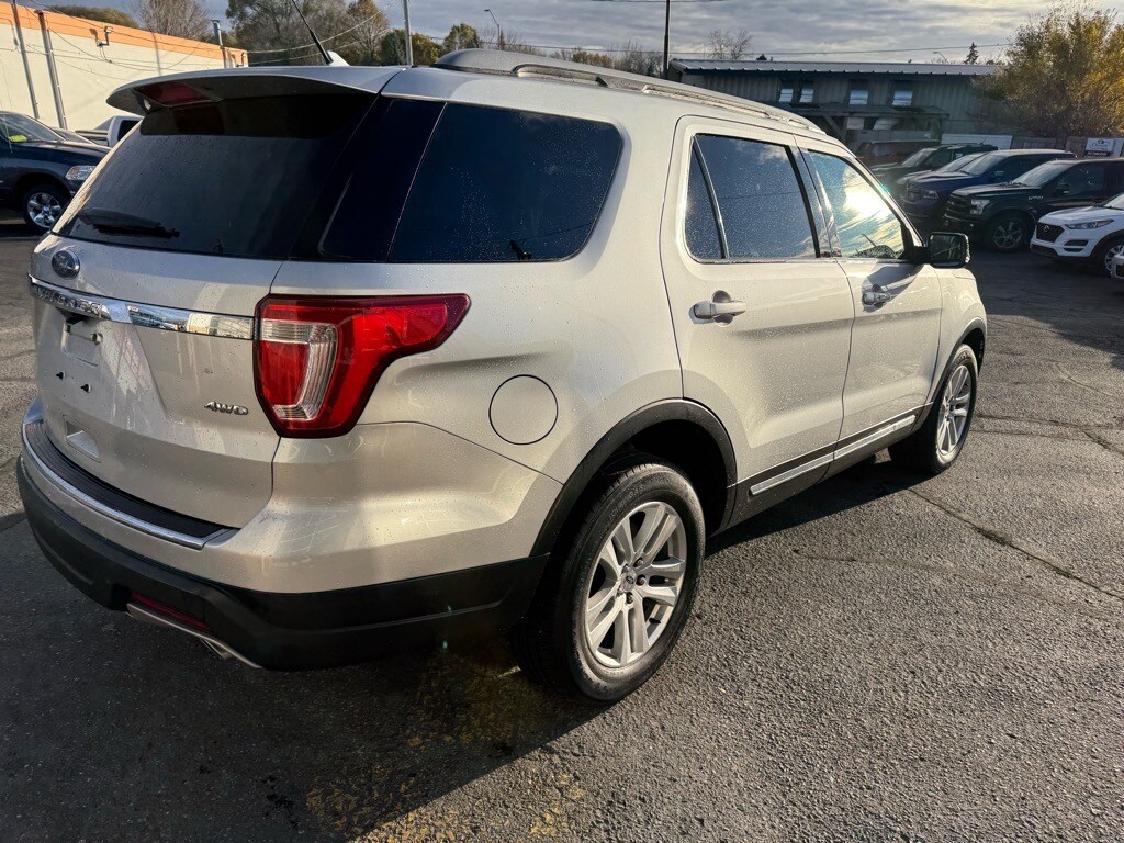 2018 Ford Explorer XLT photo 3