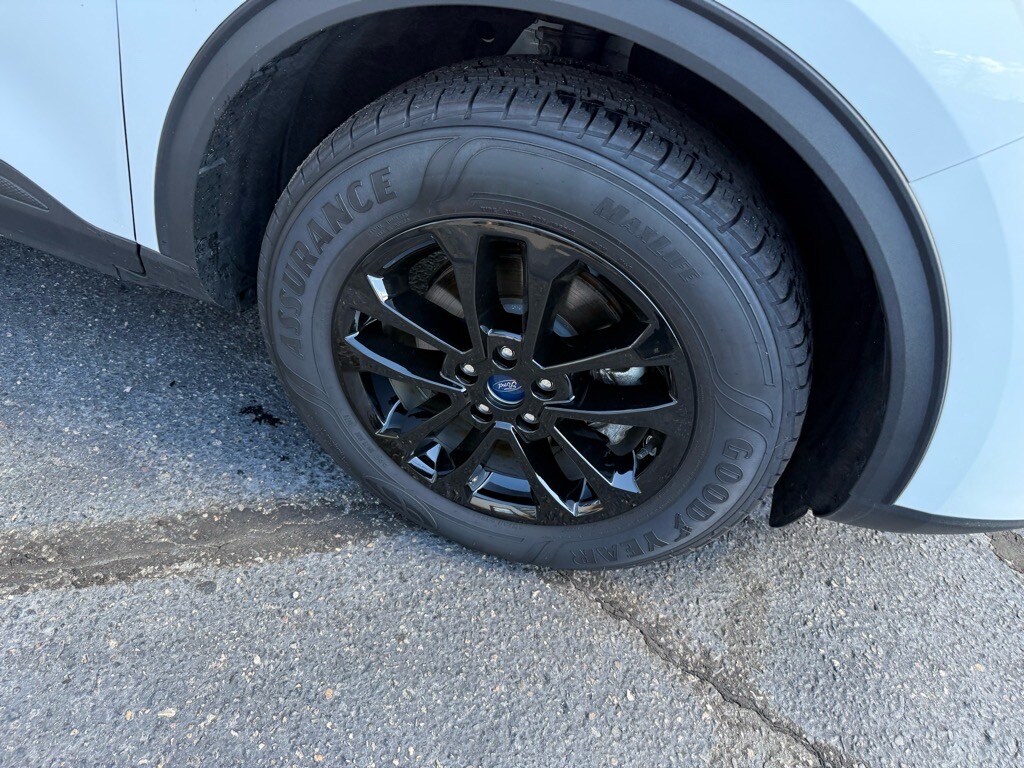 2020 Ford Escape SE photo 3