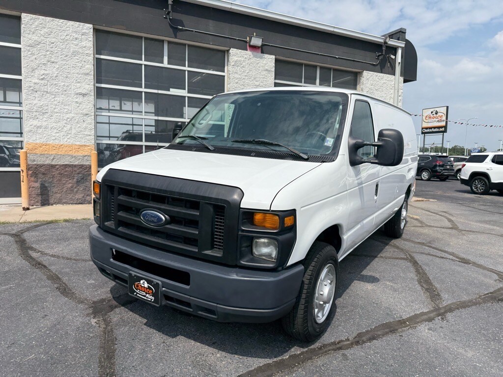 2010 Ford E-150 photo 3