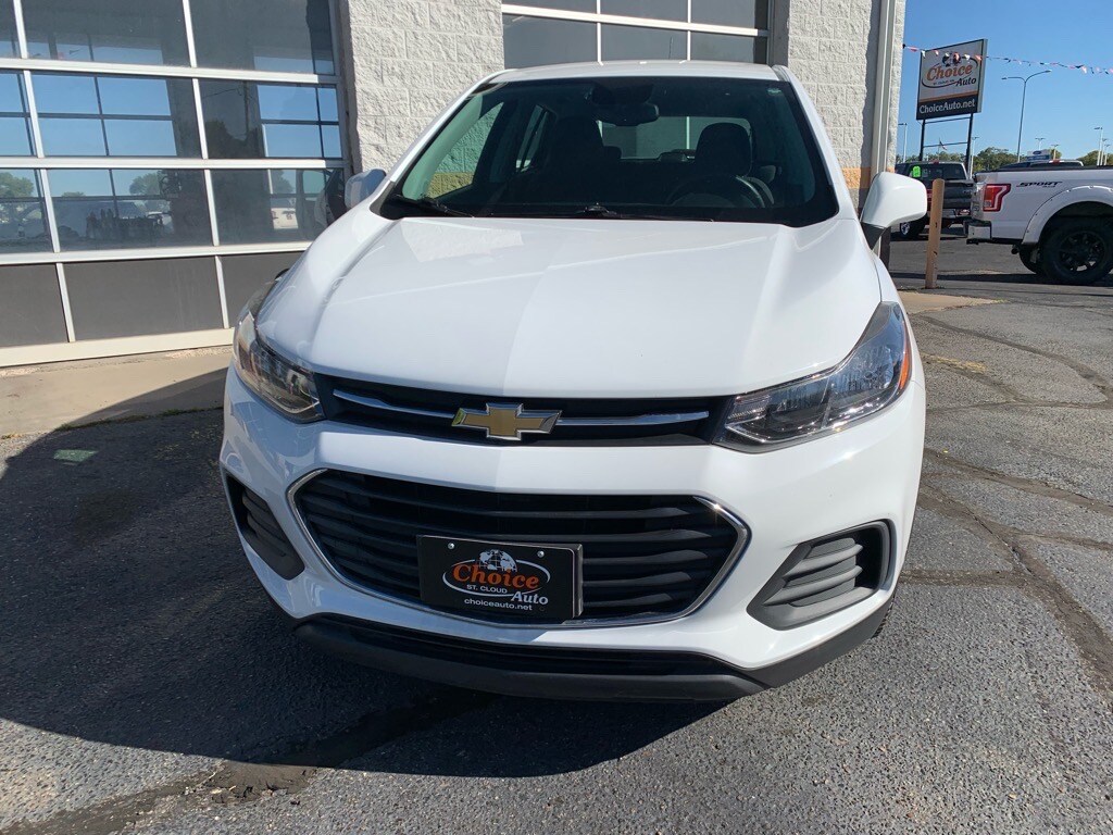 2017 Chevrolet Trax LS photo 2