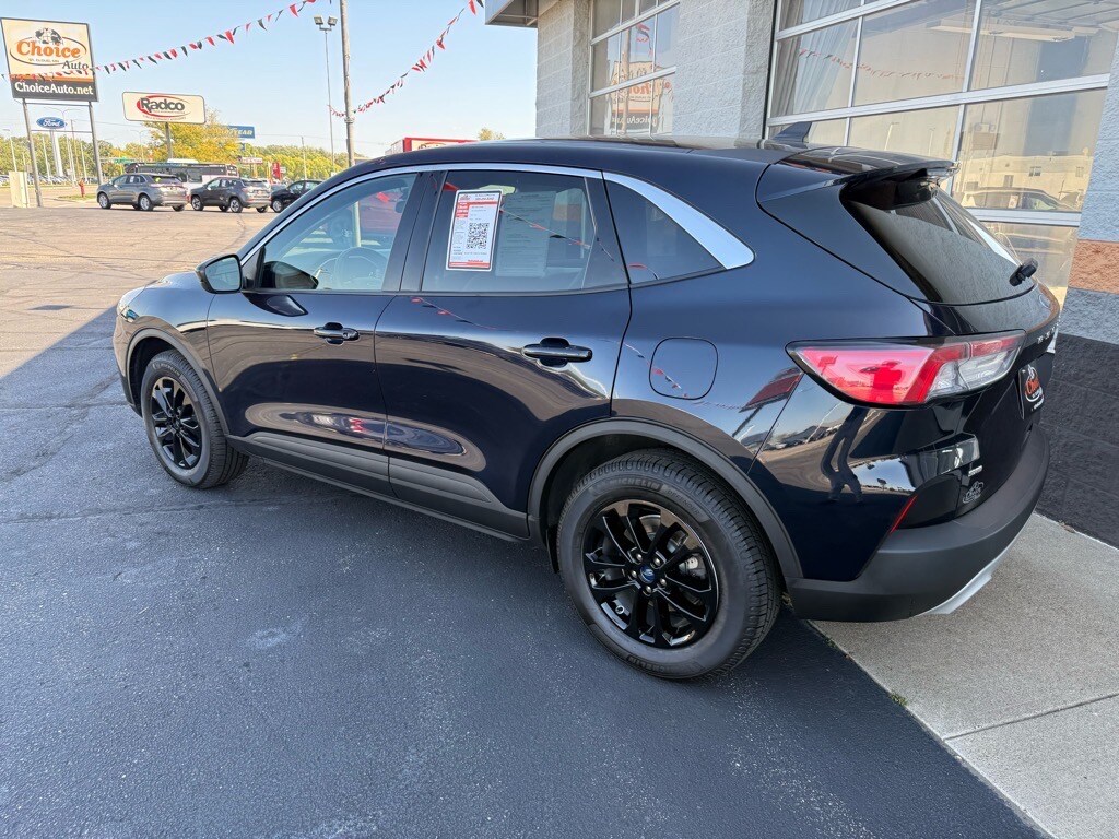 2021 Ford Escape SE photo 3