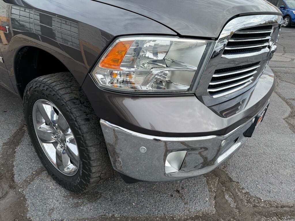 2016 Ram 1500 SLT photo 3