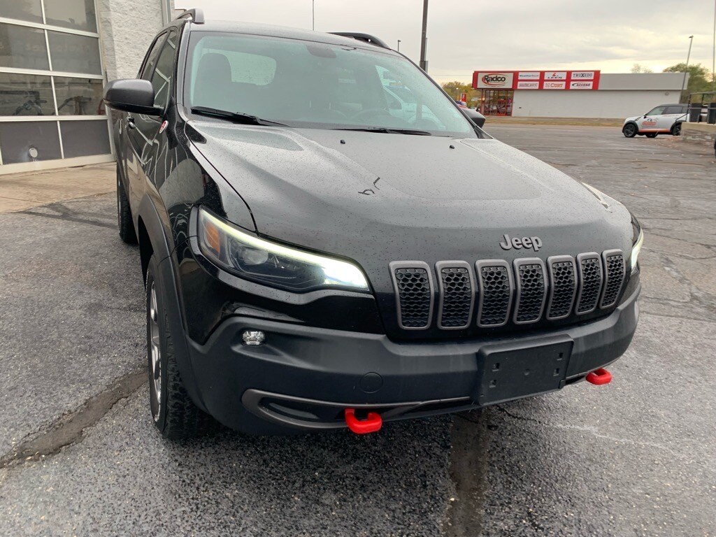 2019 Jeep Cherokee Trailhawk photo 2