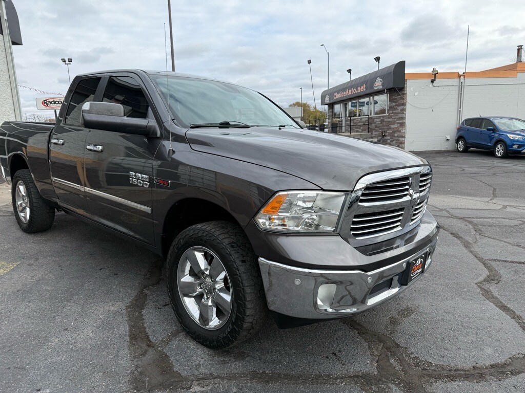 2016 Ram 1500 SLT photo 4
