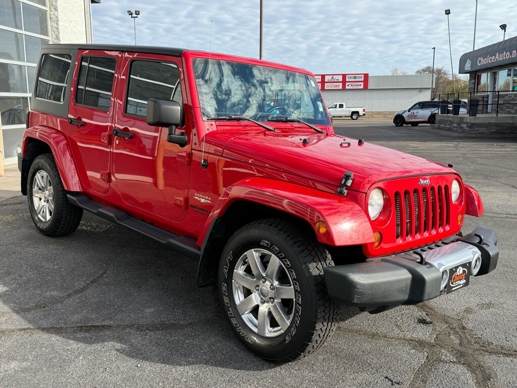 2013 Jeep Wrangler Unlimited Sahara photo 2