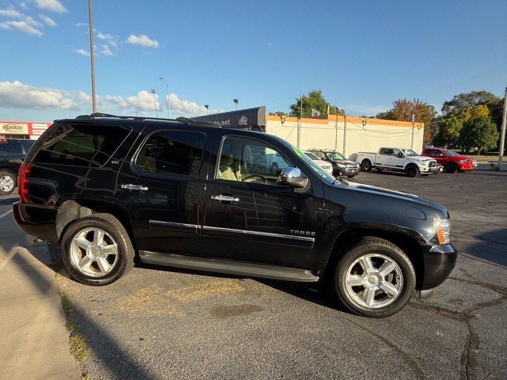 2011 Chevrolet Tahoe LTZ photo 2