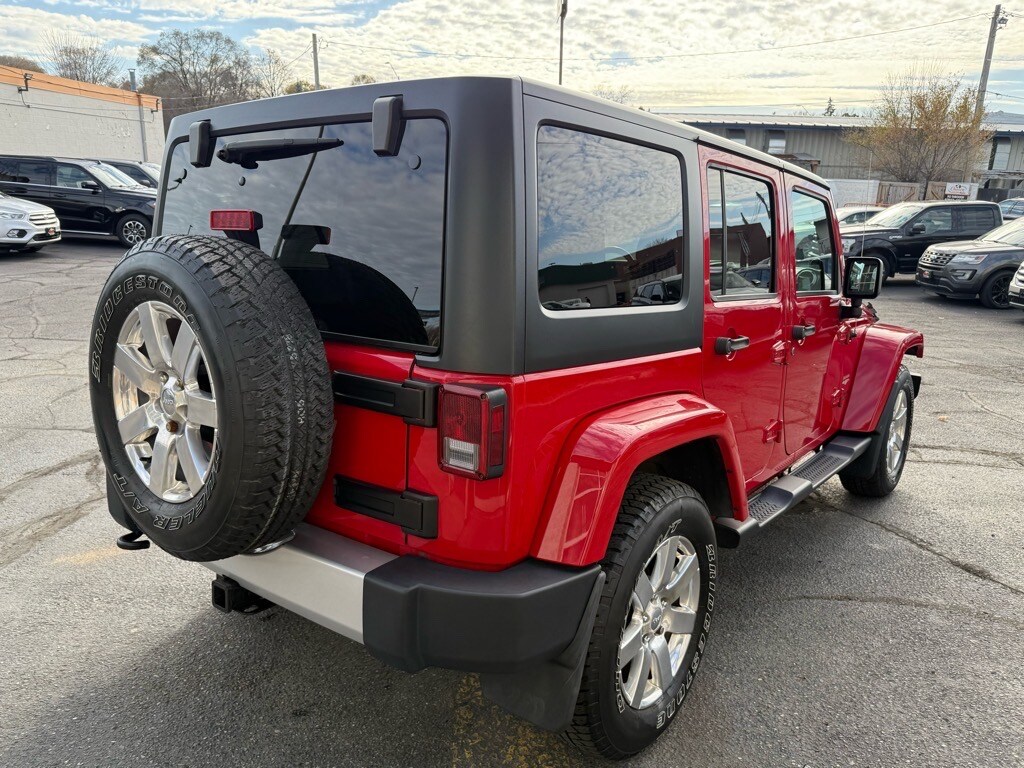 2013 Jeep Wrangler Unlimited Sahara photo 3