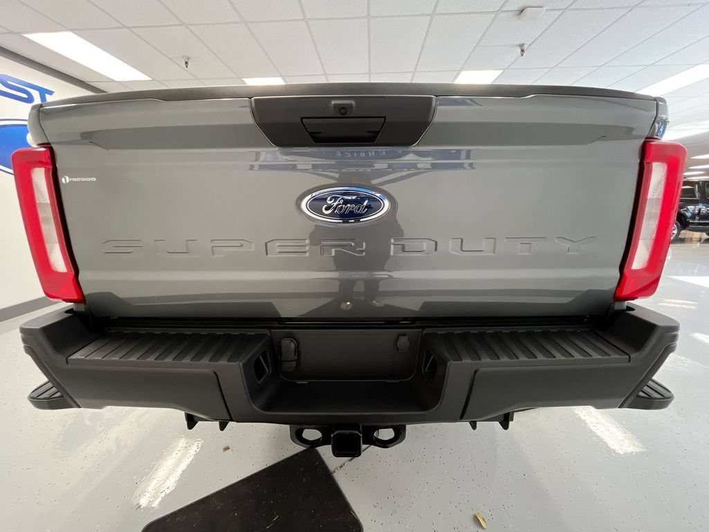 2026 Ford F-350 Super Duty XL - Photo 9