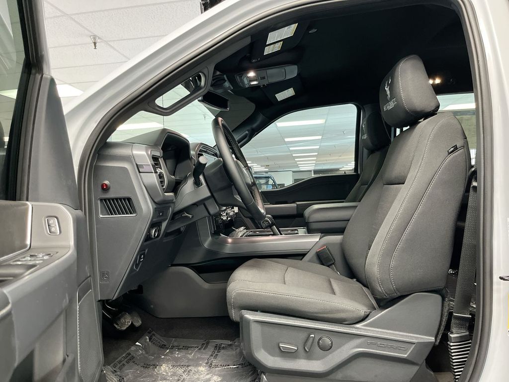 2025 Ford F-150 XLT - Photo 13