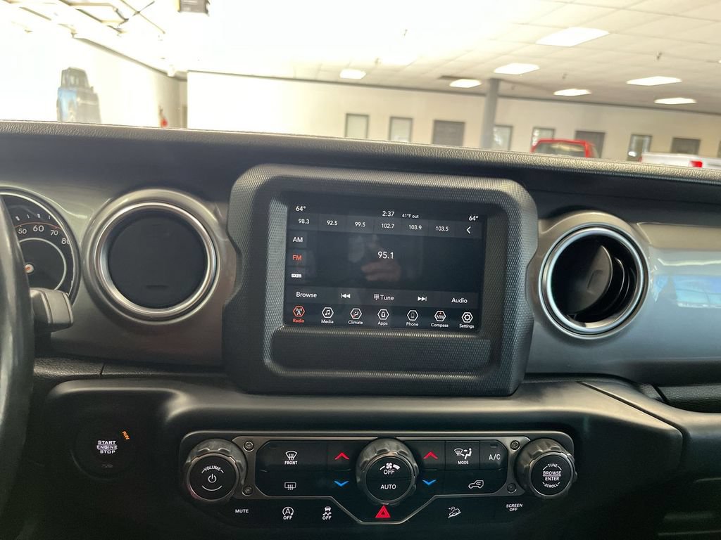 2020 Jeep Wrangler Unlimited Sahara - Photo 19