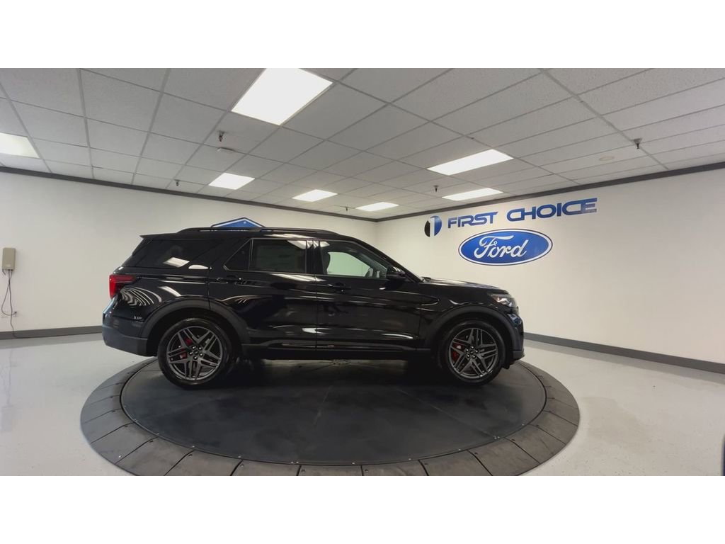 2025 Ford Explorer ST photo 2