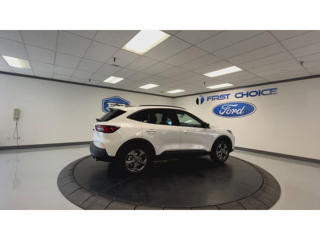 2025 Ford Escape ST-Line photo 2