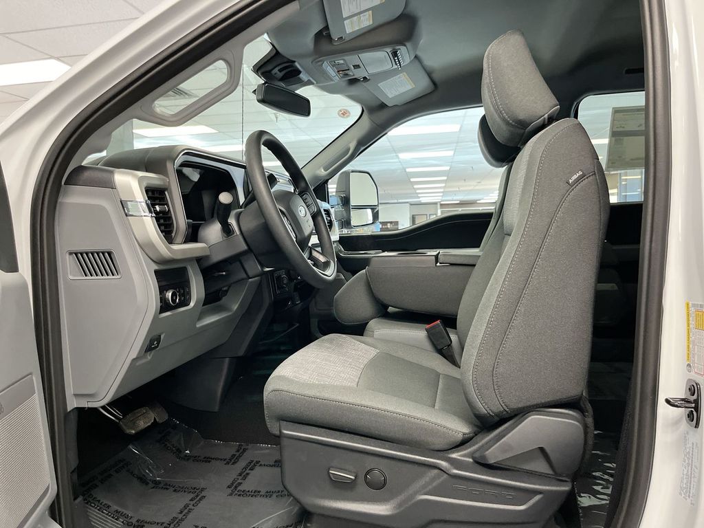 2026 Ford F-250 Super Duty XLT - Photo 14