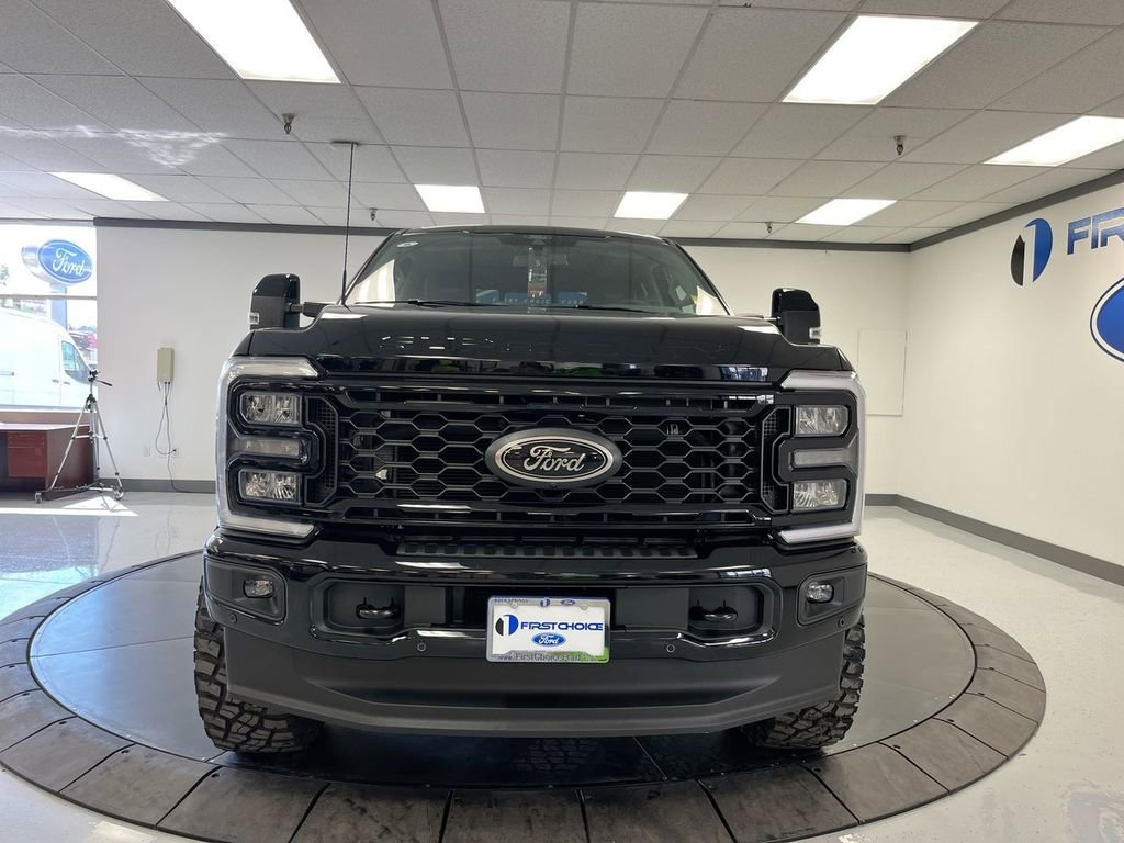 2025 Ford F-250 Lariat photo 3