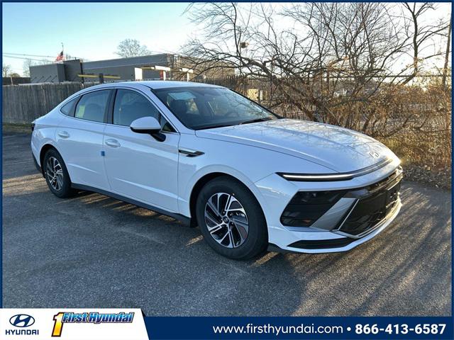 2026 Hyundai Sonata Hybrid Blue's photo