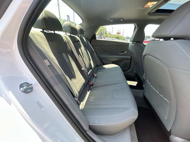 2024 Hyundai Elantra SEL - Photo 16