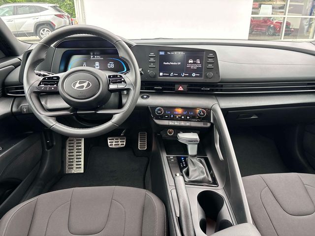 2025 Hyundai Elantra SEL - Photo 12