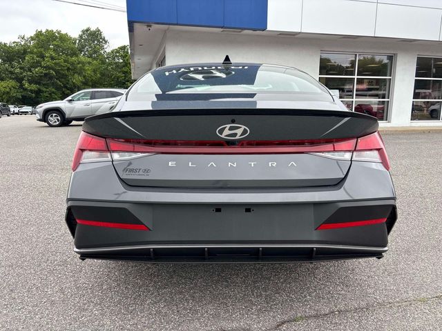 2025 Hyundai Elantra SEL - Photo 4