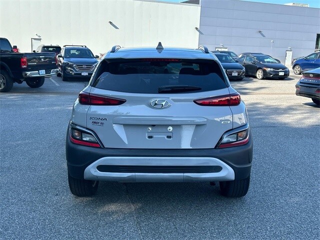 2022 Hyundai Kona SEL photo 3