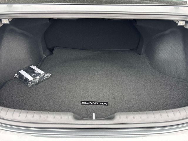 2025 Hyundai Elantra SEL - Photo 14