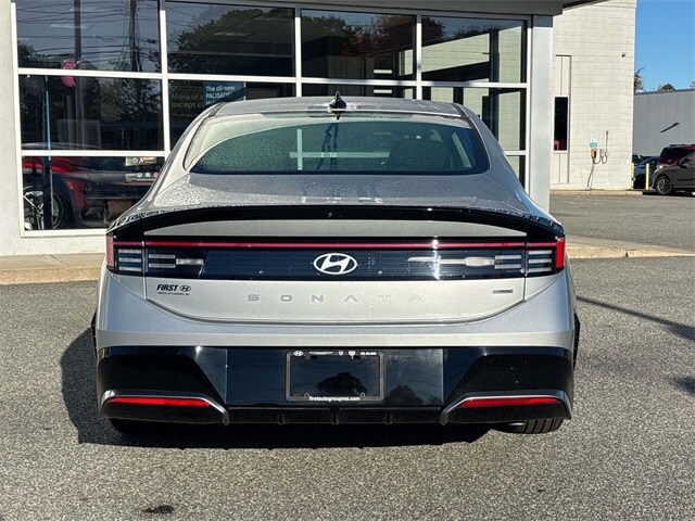 2025 Hyundai Sonata SEL photo 3