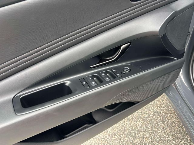 2025 Hyundai Elantra SEL - Photo 17