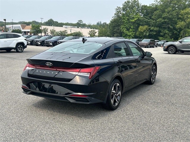 2023 Hyundai Elantra SEL photo 3