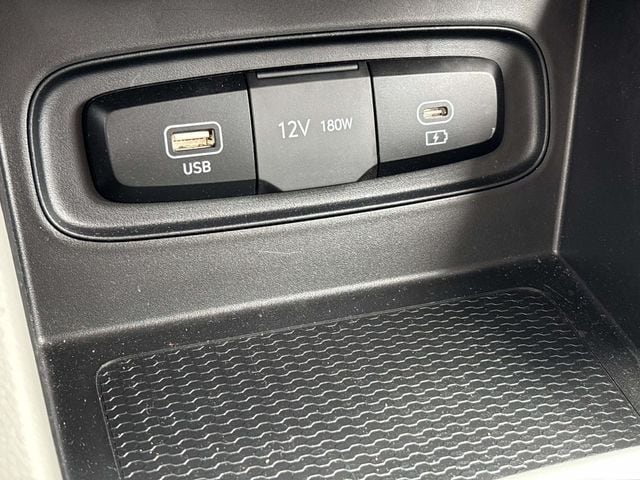 2023 Hyundai Venue SEL - Photo 24
