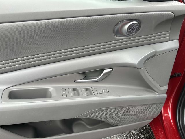 2025 Hyundai Elantra SEL - Photo 12