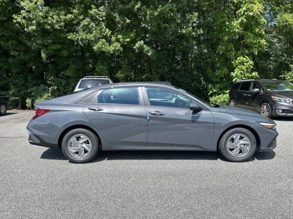 New 2026 Hyundai Elantra SE Sedan