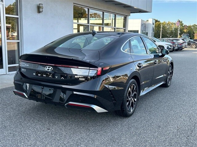 2025 Hyundai Sonata SEL photo 3