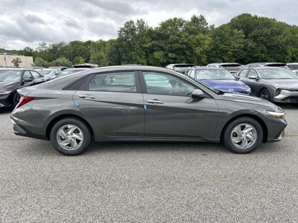 New 2026 Hyundai Elantra SE Sedan