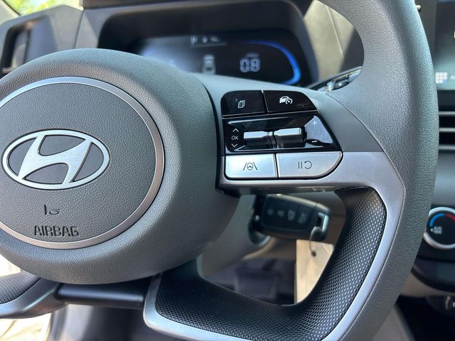 2025 Hyundai Elantra SE - Photo 18