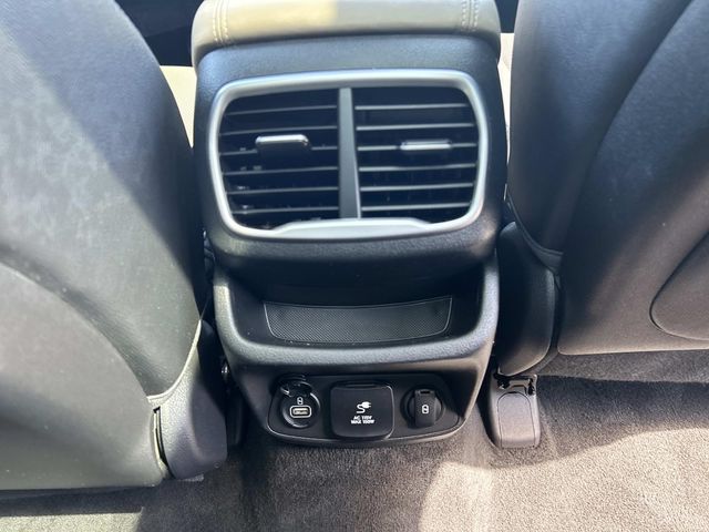 2020 Hyundai Santa Fe Limited - Photo 18
