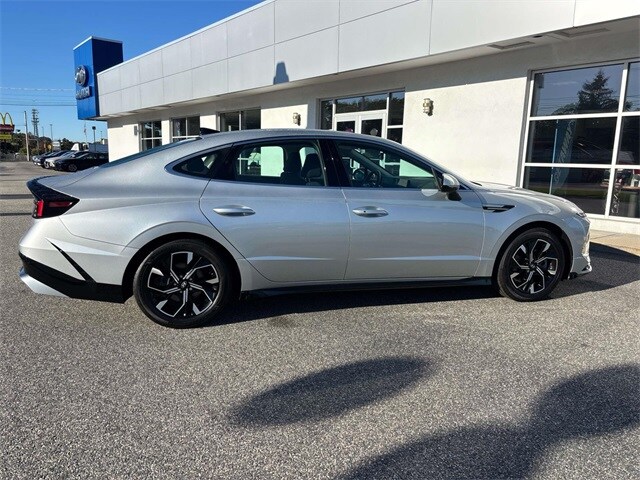 2025 Hyundai Sonata SEL photo 2