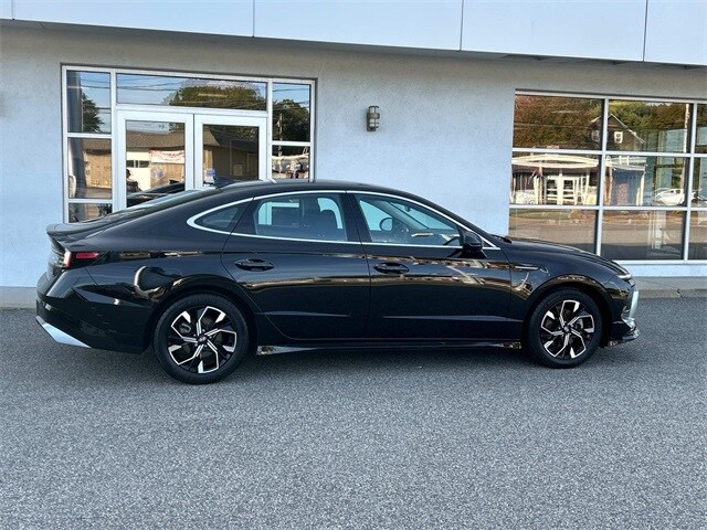 2025 Hyundai Sonata SEL photo 2