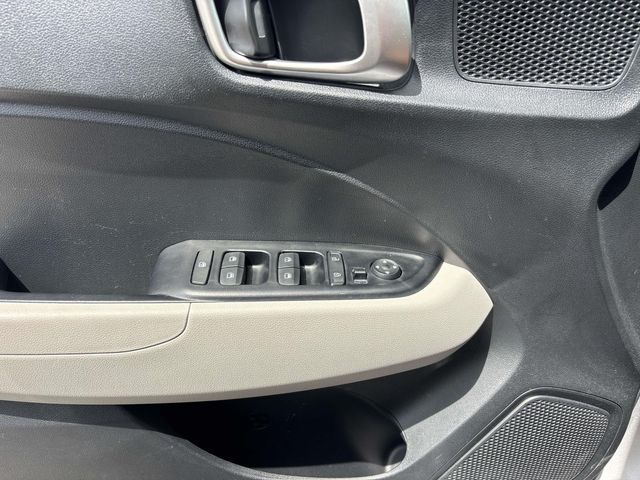 2023 Hyundai Venue SEL - Photo 17