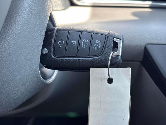 2025 Hyundai Elantra SE - Photo 25