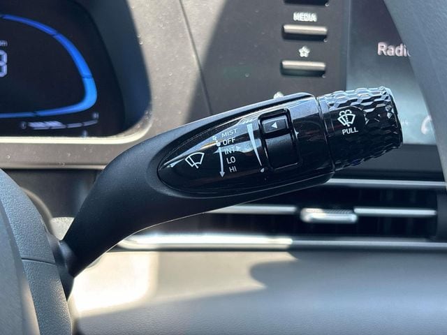 2025 Hyundai Elantra SE - Photo 26
