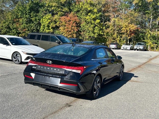 2025 Hyundai Elantra SEL Convenience photo 3