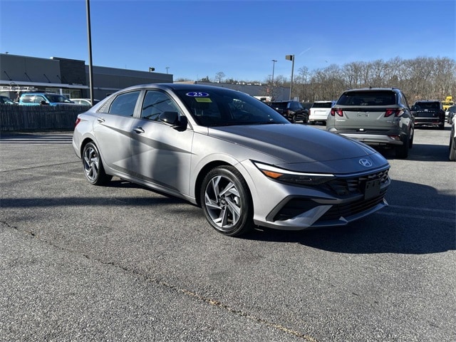 2025 Hyundai Elantra SEL's photo