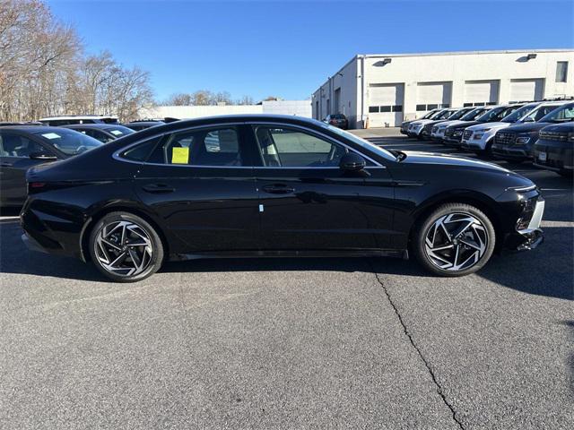 2026 Hyundai Sonata SEL Sport photo 2