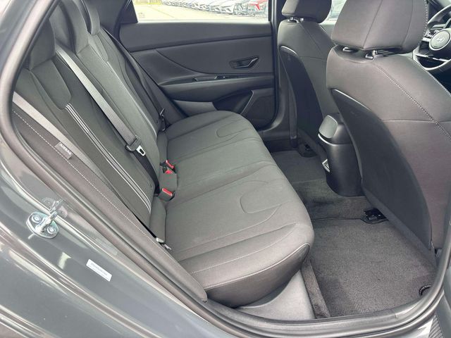 2025 Hyundai Elantra SEL - Photo 15