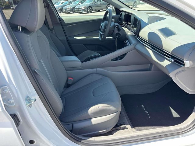 2025 Hyundai Elantra SE - Photo 14