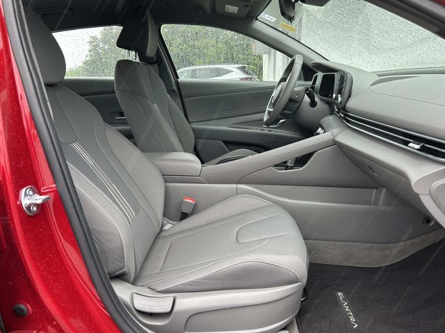 2025 Hyundai Elantra SEL - Photo 16