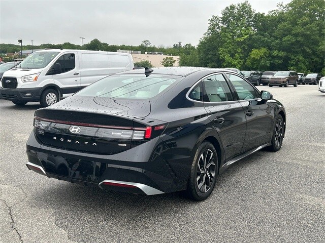 2024 Hyundai Sonata SEL photo 3