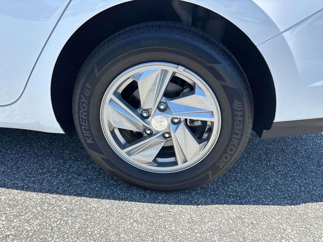 2025 Hyundai Elantra SE - Photo 8