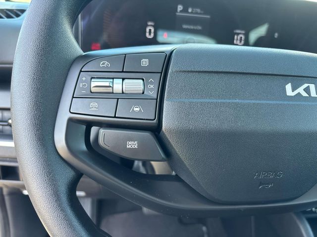 2025 Kia K4 LXS - Photo 17